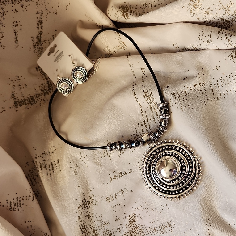 Traditional Beautiful Oxidized Silver Leather  Strap Necklace - Picture 12 of 13